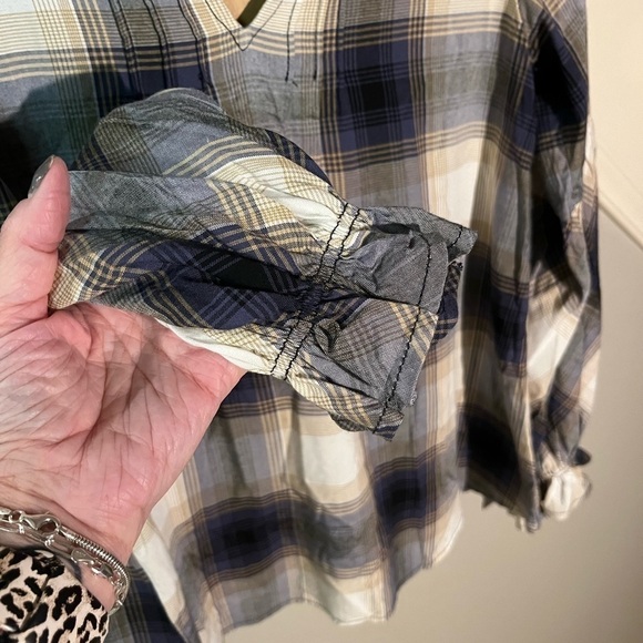 NWT Blu Pepper Women’s Plaid Pullover - Picture 4 of 7